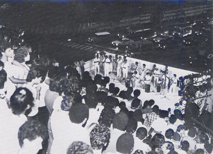 El Grupo Madera (el original) celebraba junto al pueblo caraqueño cada aniversario de El Silencio actuando en las escalinatas de El Calvario